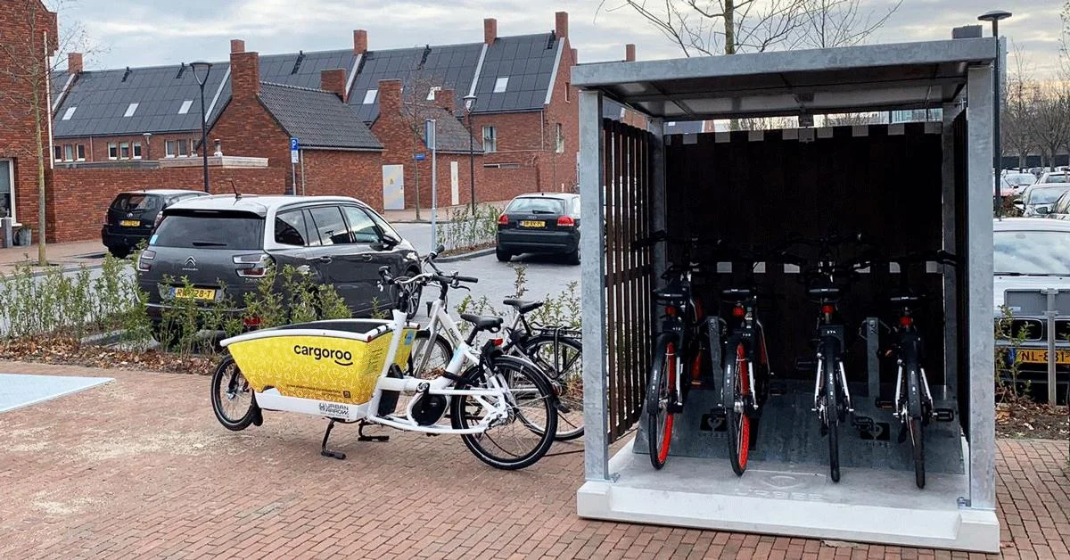 Hub voor deelvervoer geopend in Schoemaker Plantage